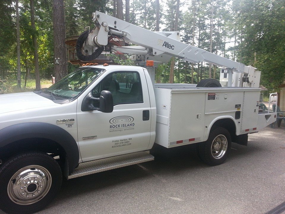 Fiber Optic Technician and Splicer Island Network LLC