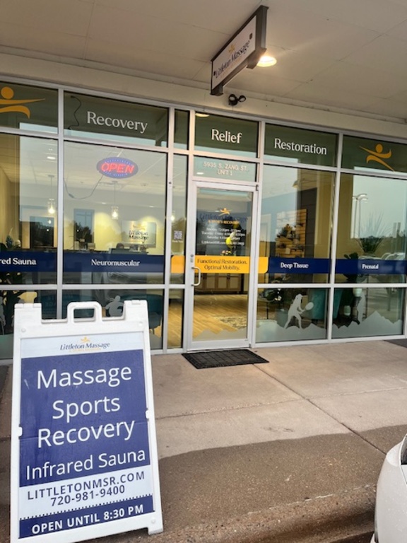 Storefront in well traffiked center with 4 restaurants, a gym, PT, Chiropractic and Medspa. We get new clients DAILY!