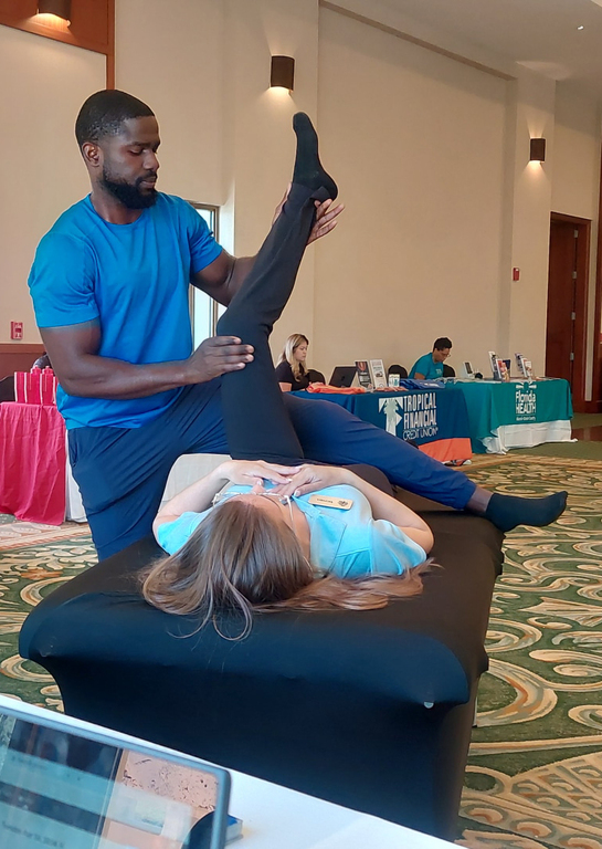 Our stretch practitioners provide mini assisted stretching sessions to participants and attendees at health fairs, employee wellness days, and other private events.