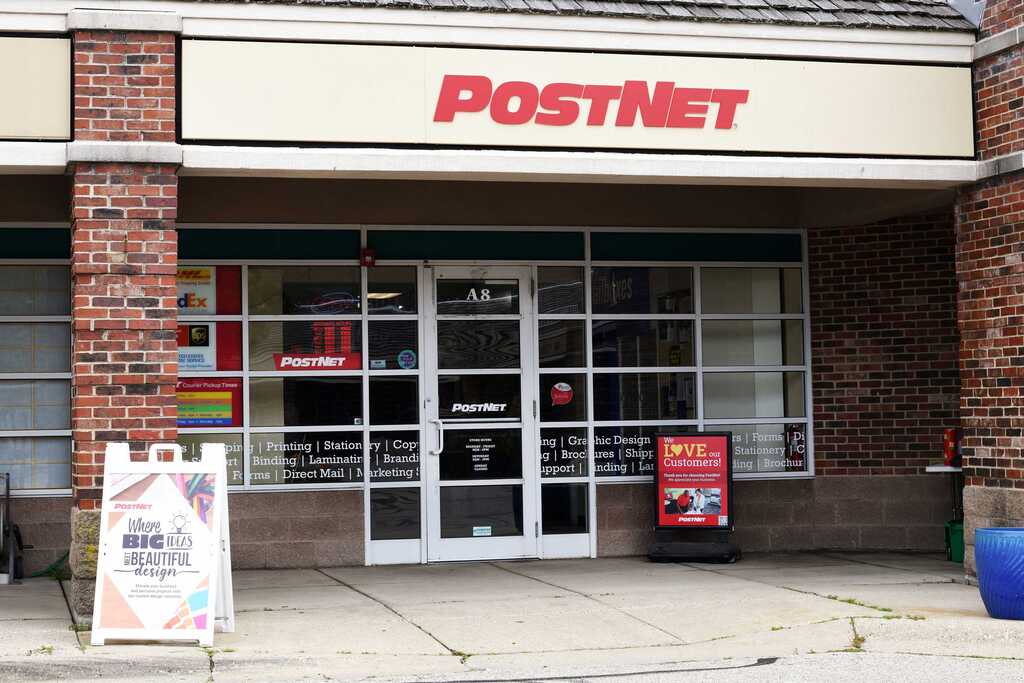 PostNet IL106 (Lake Forest, IL)